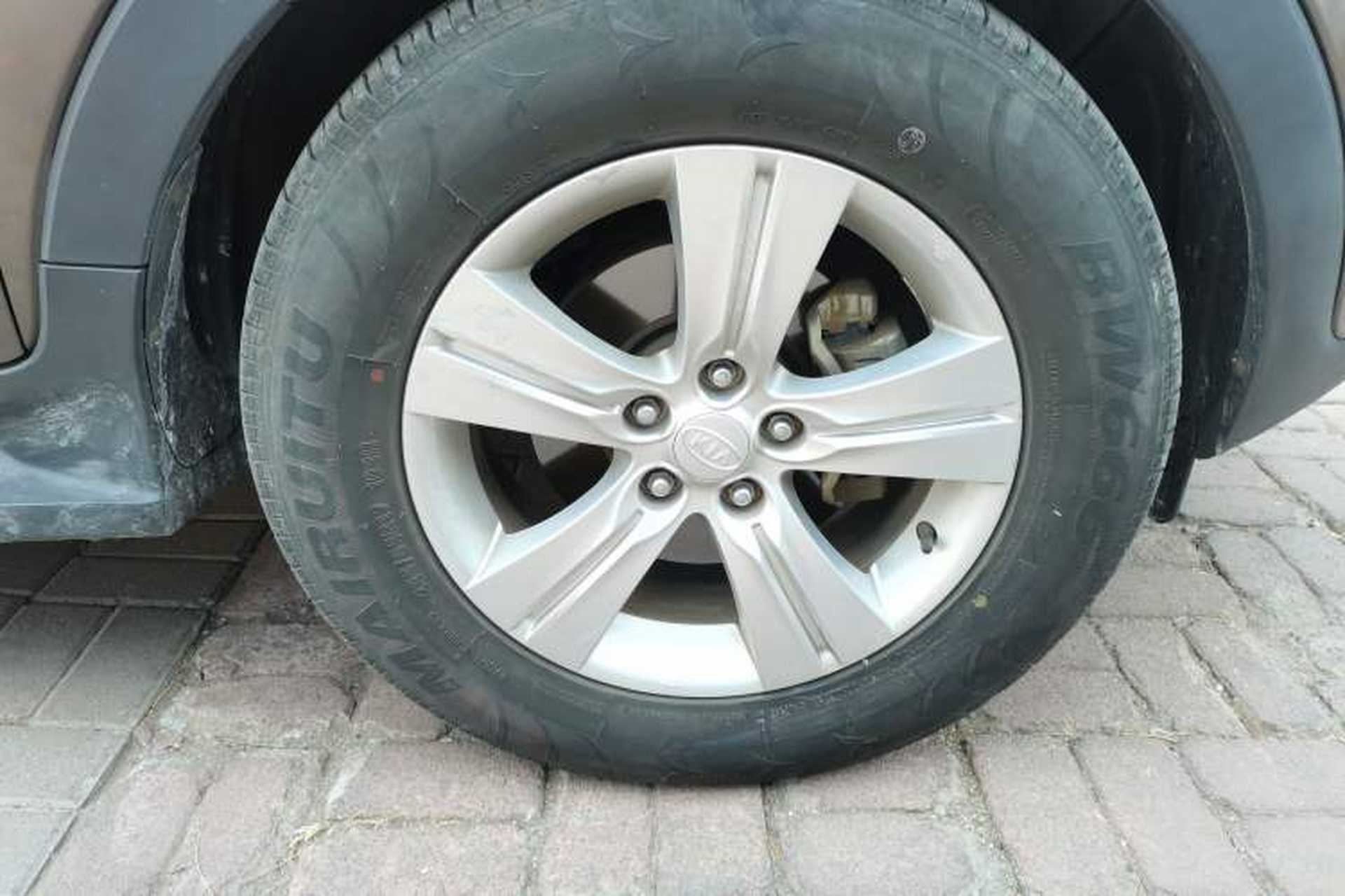 Used Kia Sportage R 2012 2.0L Automatic Two-Wheel Drive GLS Right Front Wheel Hub