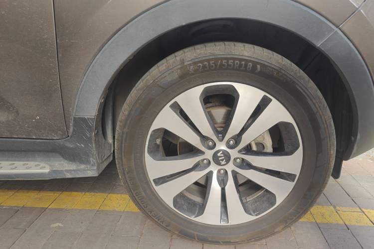 Used Kia Sportage R 2012 2.0L Automatic Two-Wheel Drive GLS Right Front Wheel Hub