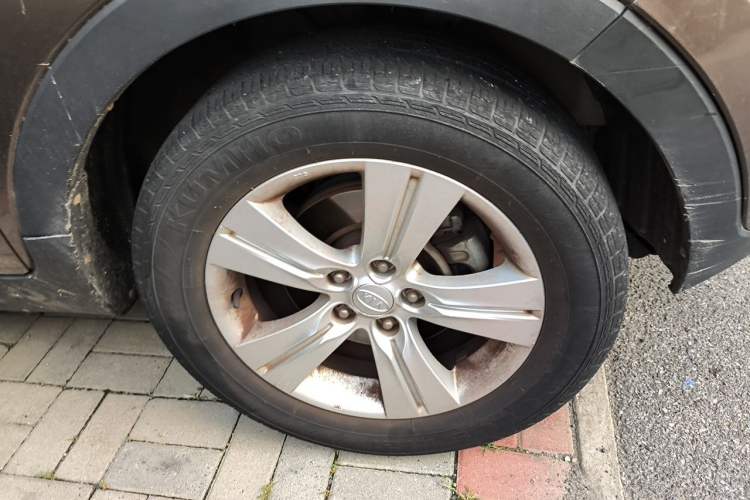 Used Kia Sportage R 2012 2.0L Automatic Two-Wheel Drive GLS Right Front Wheel Hub