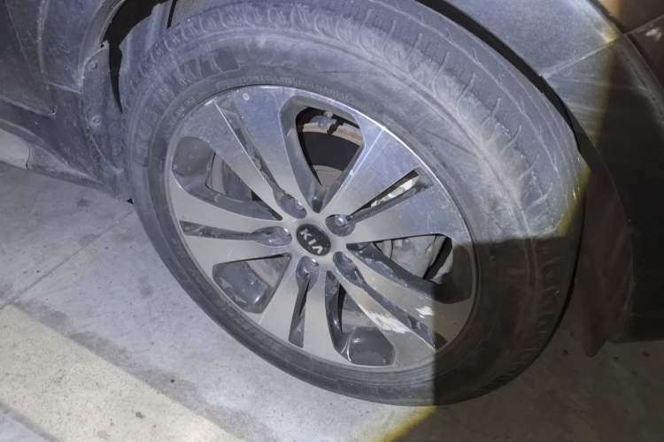 Used Kia Sportage R 2012 2.0L Automatic Two-Wheel Drive NAVI Right Front Wheel Hub