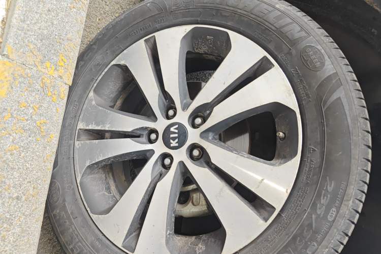 Used Kia Sportage R 2012 2.0L Automatic Two-Wheel Drive NAVI Right Front Wheel Hub