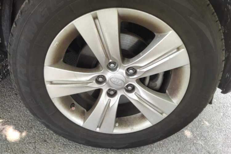 Used Kia Sportage R 2012 2.0L Automatic Two-Wheel Drive GLS Right Front Wheel Hub