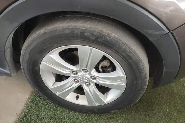 Used Kia Sportage R 2012 2.0L Automatic Two-Wheel Drive GLS Right Front Wheel Hub