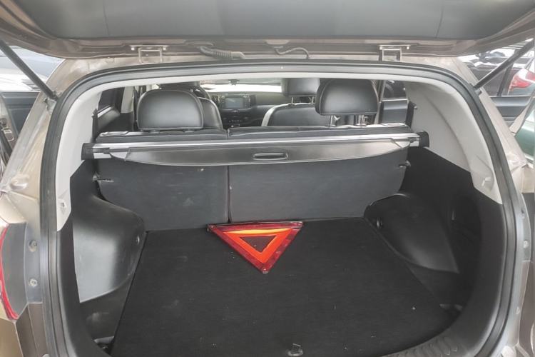 Used Kia Sportage R 2012 2.0L Automatic Two-Wheel Drive GLS Trunk