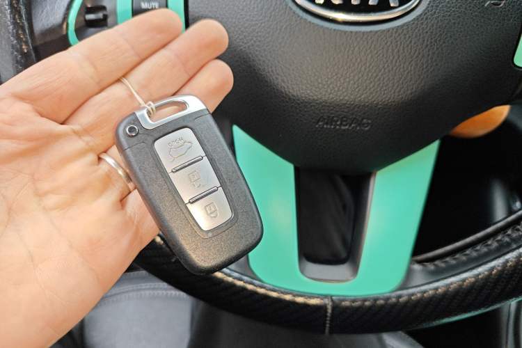 Used Kia Sportage R 2012 2.0L Automatic Two-Wheel Drive GLS Vehicle Key