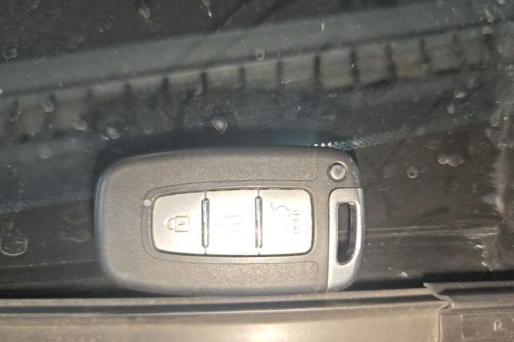 Used Kia Sportage R 2012 2.0L Automatic Two-Wheel Drive NAVI Vehicle Key