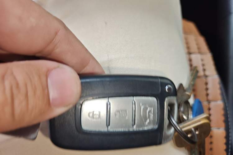 Used Kia Sportage R 2012 2.0L Automatic Two-Wheel Drive GLS Vehicle Key