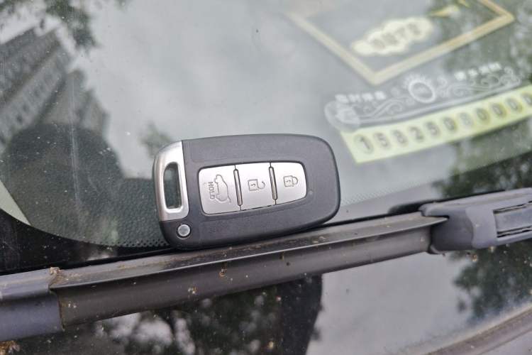 Used Kia Sportage R 2012 2.0L Automatic Two-Wheel Drive NAVI Vehicle Key