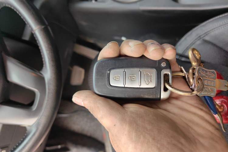 Used Kia Sportage R 2012 2.0L Automatic Two-Wheel Drive GLS Vehicle Key