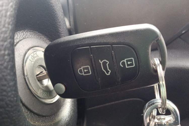 Used Kia Sportage R 2012 2.0L Manual Two-Wheel Drive GL Trim Vehicle Key