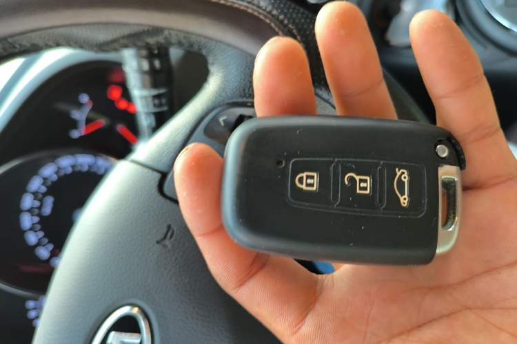 Used Kia Sportage R 2012 2.0L Automatic Two-Wheel Drive GLS Vehicle Key
