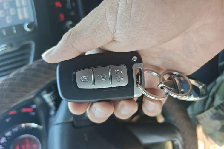 Used Kia Sportage R 2012 2.0L Automatic Two-Wheel Drive NAVI Vehicle Key