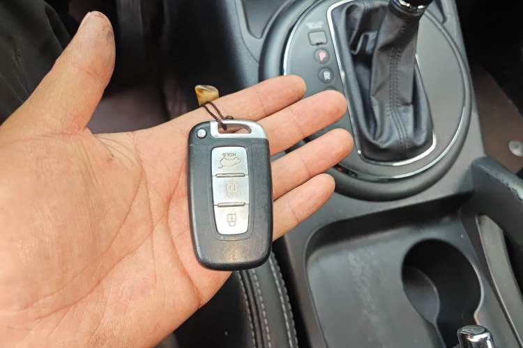 Used Kia Sportage R 2012 2.0L Automatic Two-Wheel Drive NAVI Vehicle Key