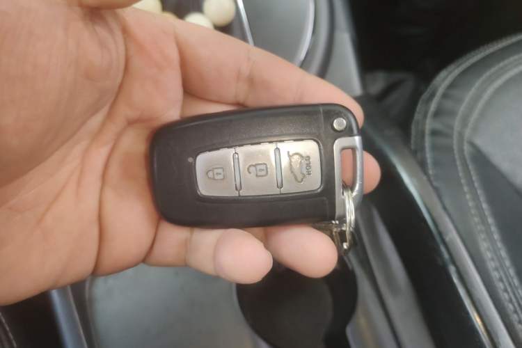 Used Kia Sportage R 2012 2.0L Automatic Two-Wheel Drive NAVI Vehicle Key