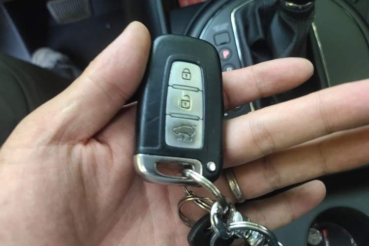 Used Kia Sportage R 2012 2.0L Automatic Two-Wheel Drive GLS Vehicle Key