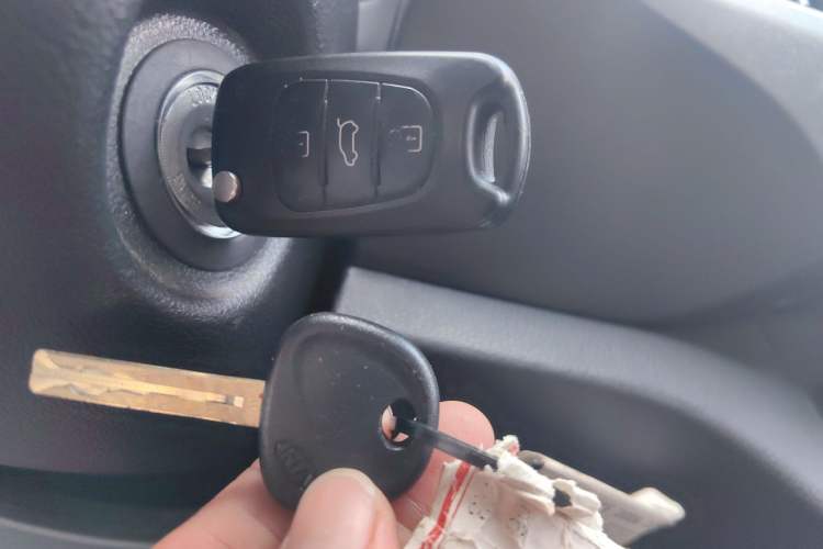 Used Kia Sportage R 2012 2.0L Automatic Two-Wheel Drive GL Trim Vehicle Key