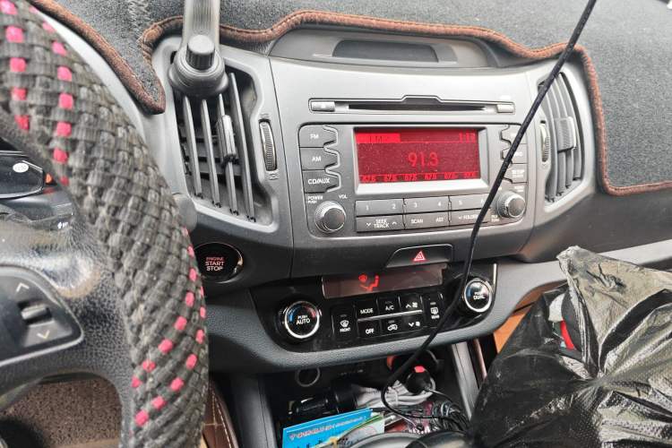 Used Kia Sportage R 2012 2.0L Automatic Two-Wheel Drive GLS Audio And AC Panel