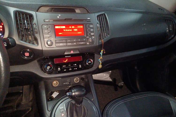 Used Kia Sportage R 2012 2.0L Automatic Two-Wheel Drive GLS Audio And AC Panel