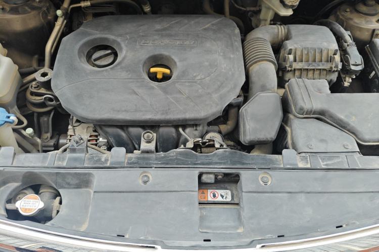Used Kia Sportage R 2012 2.0L Automatic Two-Wheel Drive GLS Engine Bay