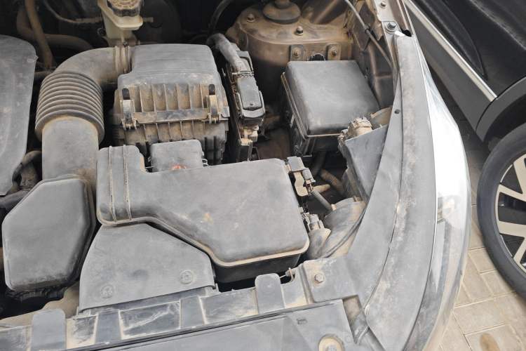 Used Kia Sportage R 2012 2.0L Automatic Two-Wheel Drive GLS Engine Bay Left