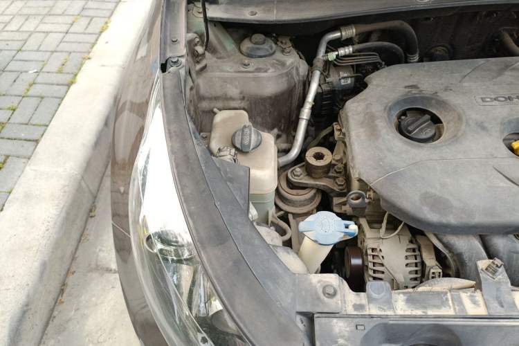 Used Kia Sportage R 2012 2.0L Automatic Two-Wheel Drive GL Trim Engine Bay Right