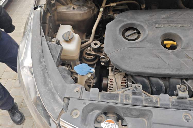 Used Kia Sportage R 2012 2.0L Automatic Two-Wheel Drive GLS Engine Bay Right