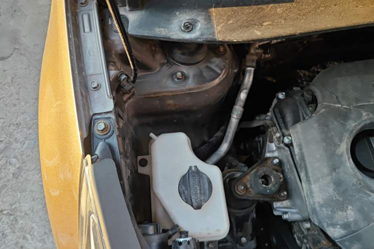 Used Kia Sportage R 2012 2.0L Automatic Two-Wheel Drive GLS Engine Bay Right