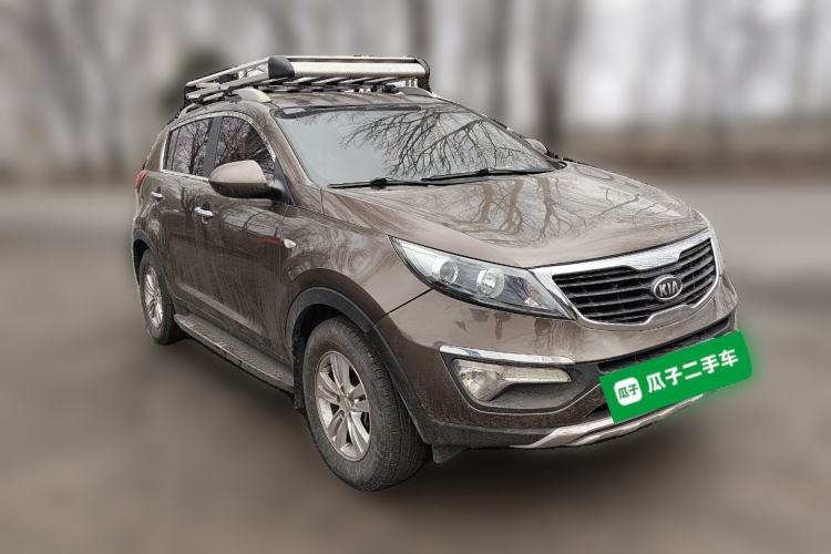 Used Kia Sportage R 2012 2.0L Manual Two-Wheel Drive GL Trim Front Right 45 Deg
