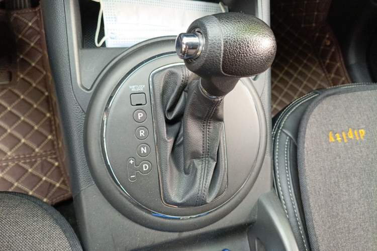 Used Kia Sportage R 2012 2.0L Automatic Two-Wheel Drive GL Trim Gear Lever