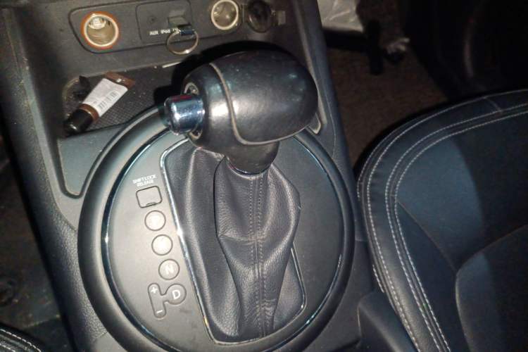 Used Kia Sportage R 2012 2.0L Automatic Two-Wheel Drive GLS Gear Lever