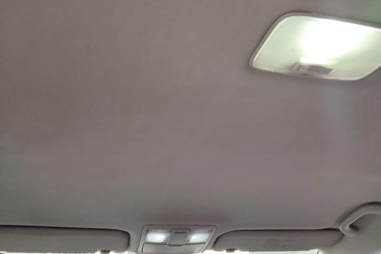 Used Kia Sportage R 2012 2.0L Manual Two-Wheel Drive GL Trim Headliner