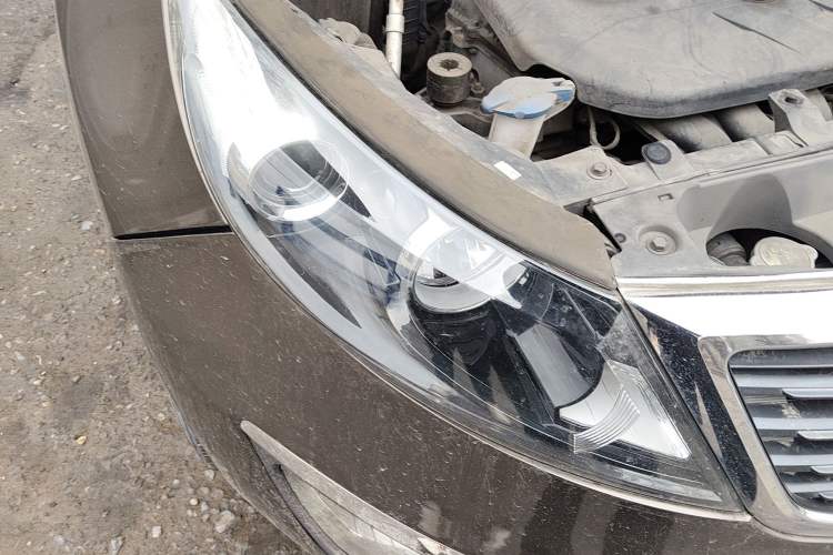 Used Kia Sportage R 2012 2.0L Manual Two-Wheel Drive GL Trim Right Front Headlight