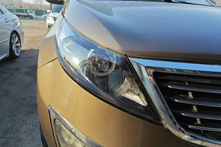 Used Kia Sportage R 2012 2.0L Automatic Two-Wheel Drive GLS Right Front Headlight