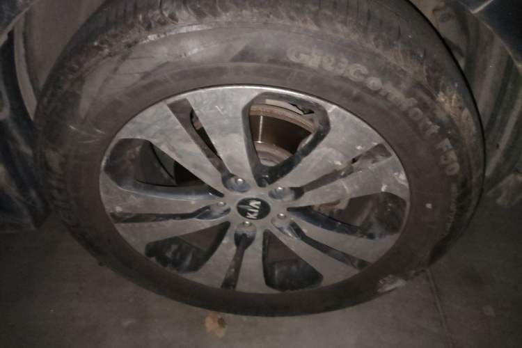 Used Kia Sportage R 2012 2.0L Automatic Two-Wheel Drive NAVI Right Front Wheel Hub