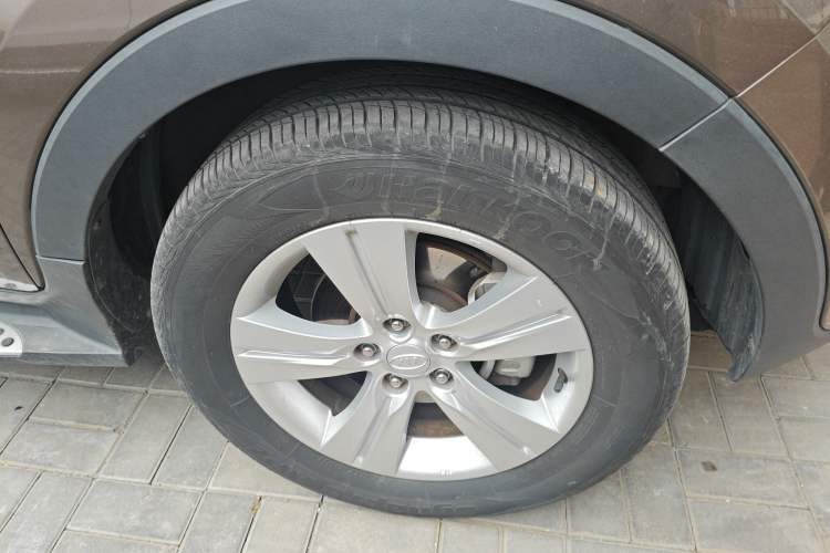 Used Kia Sportage R 2012 2.0L Automatic Two-Wheel Drive GLS Right Front Wheel Hub