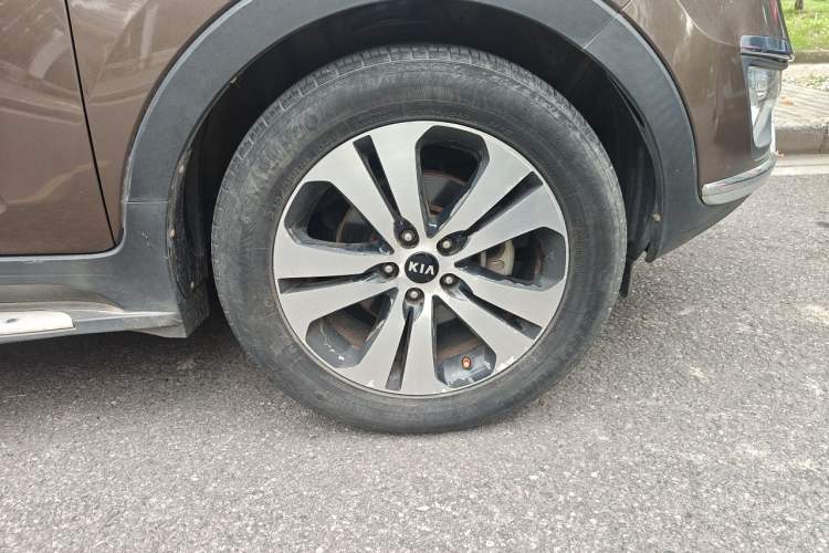 Used Kia Sportage R 2012 2.0L Automatic Two-Wheel Drive NAVI Right Front Wheel Hub