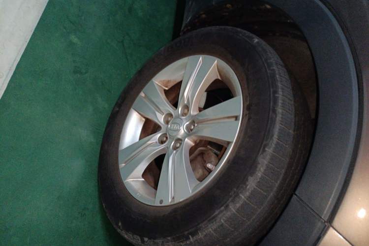 Used Kia Sportage R 2012 2.0L Automatic Two-Wheel Drive GLS Right Front Wheel Hub