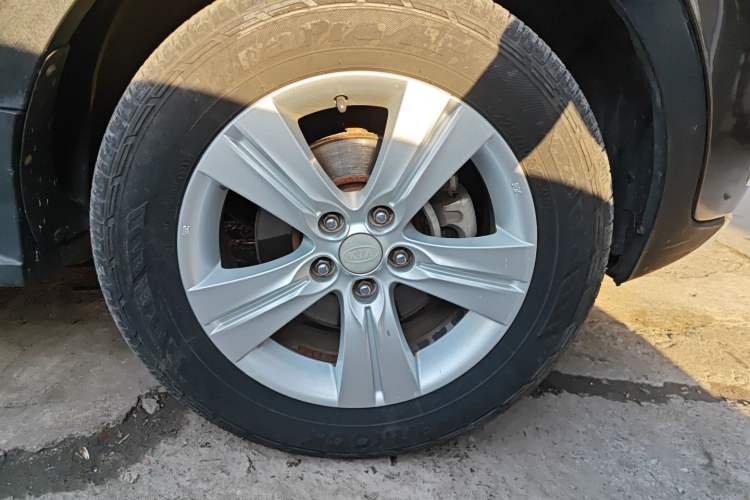 Used Kia Sportage R 2012 2.0L Automatic Two-Wheel Drive GLS Right Front Wheel Hub