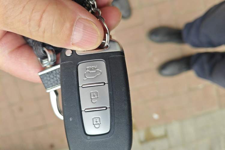 Used Kia Sportage R 2012 2.0L Automatic Two-Wheel Drive GLS Vehicle Key