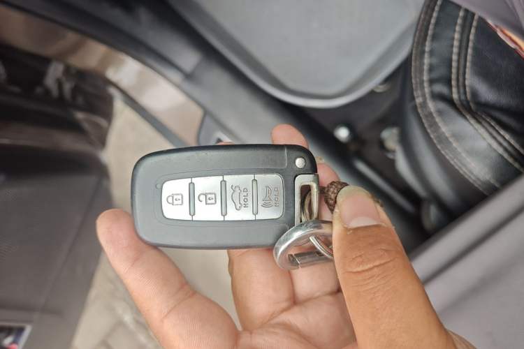 Used Kia Sportage R 2012 2.0L Automatic Two-Wheel Drive NAVI Vehicle Key