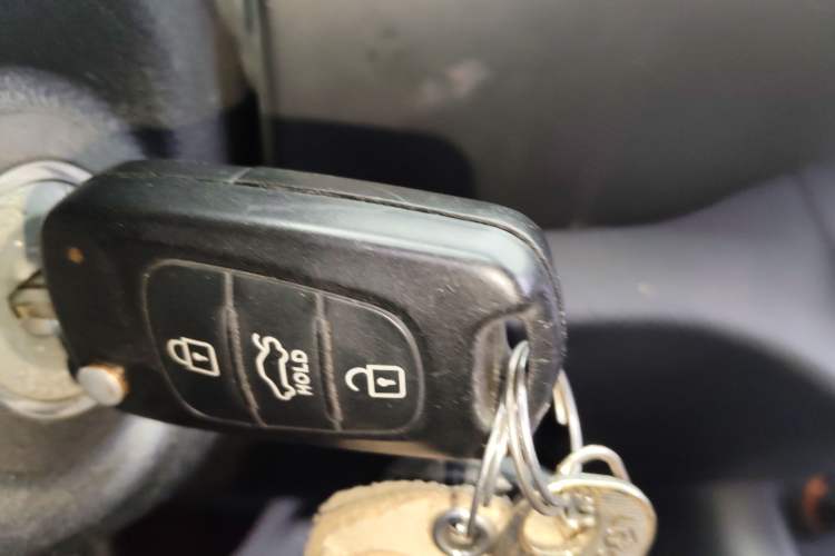 Used Kia Sportage R 2012 2.0L Manual Two-Wheel Drive GL Trim Vehicle Key