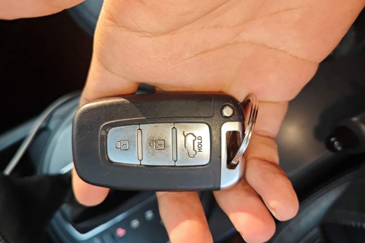 Used Kia Sportage R 2012 2.0L Automatic Two-Wheel Drive GLS Vehicle Key