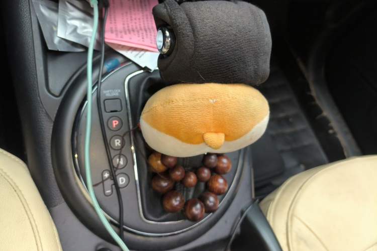 Used Kia Sportage R 2012 2.0L Automatic Two-Wheel Drive GL Trim Gear Lever