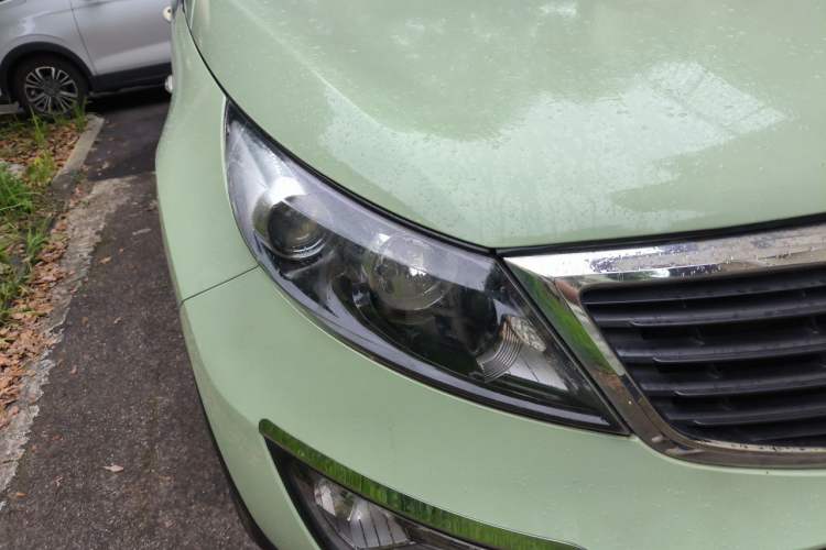 Used Kia Sportage R 2012 2.0L Automatic Two-Wheel Drive GL Trim Right Front Headlight