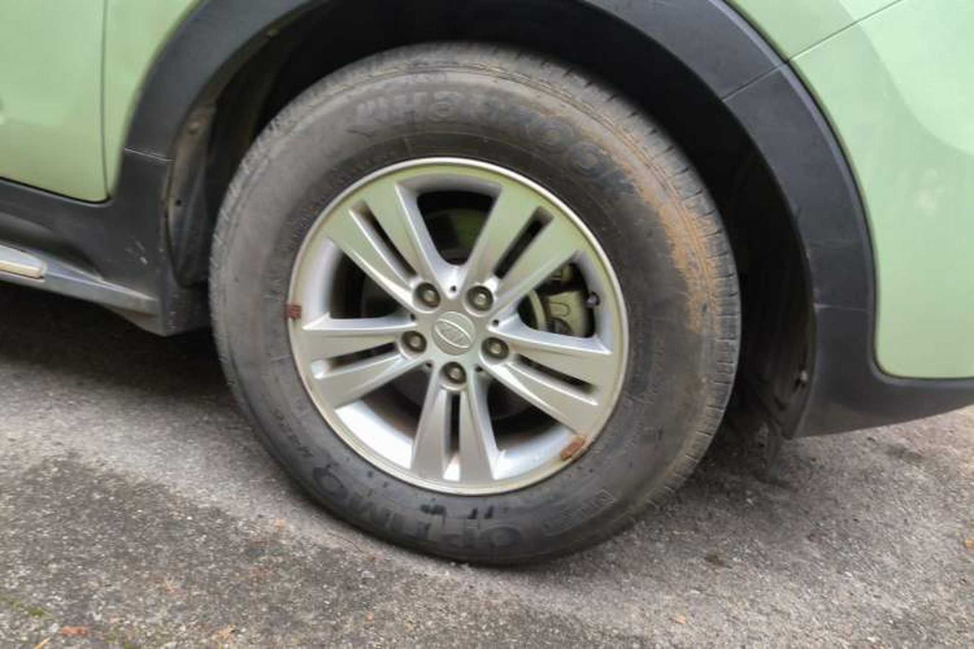 Used Kia Sportage R 2012 2.0L Automatic Two-Wheel Drive GL Trim Right Front Wheel Hub