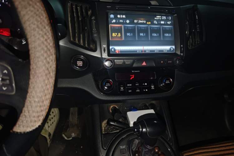 Used Kia Sportage R 2012 2.0L Automatic Two-Wheel Drive GLS Audio And AC Panel
