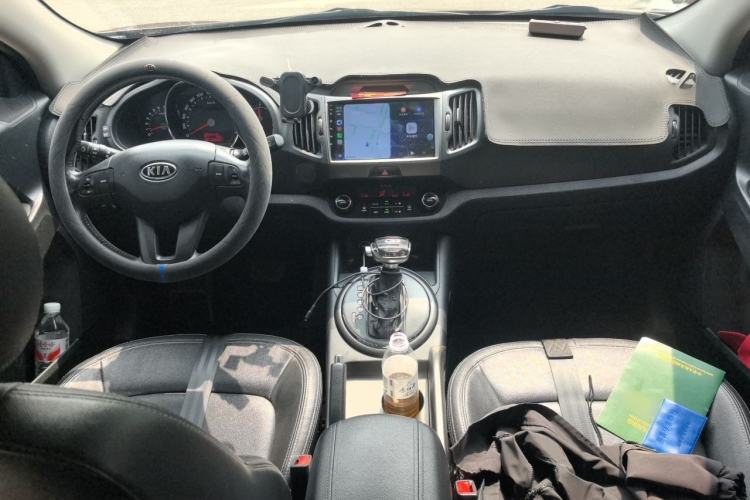 Used Kia Sportage R 2012 2.0L Automatic Two-Wheel Drive GLS Center Console
