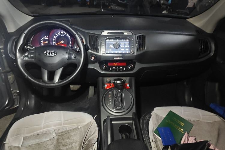 Used Kia Sportage R 2012 2.0L Automatic Two-Wheel Drive GLS Center Console