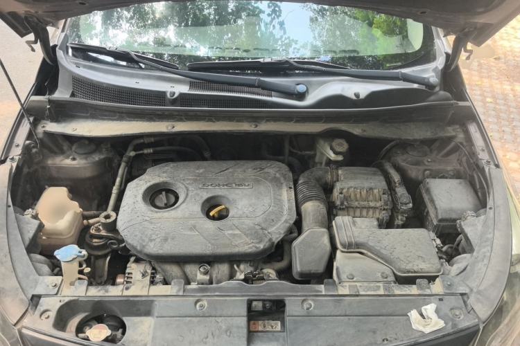 Used Kia Sportage R 2012 2.0L Automatic Two-Wheel Drive GLS Engine Bay