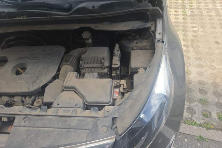 Used Kia Sportage R 2012 2.0L Automatic Two-Wheel Drive NAVI Engine Bay Left